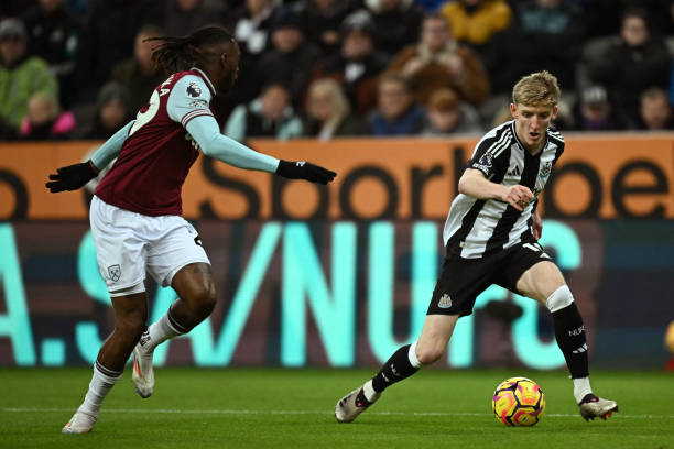 中国队包揽越野滑雪女子5公里（自由技术） 前三.