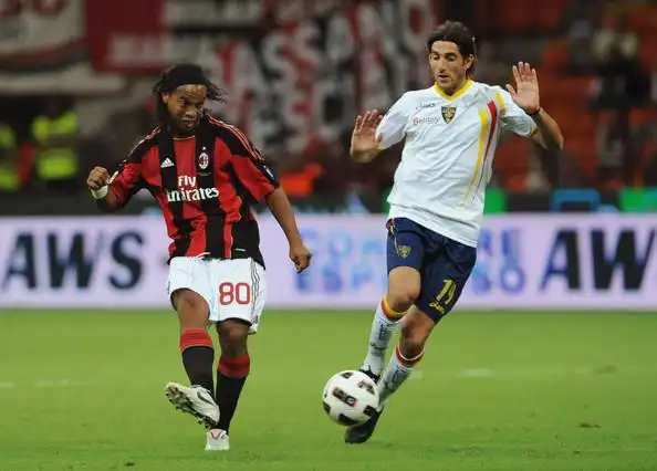 帶有沙特背 帶有沙特背