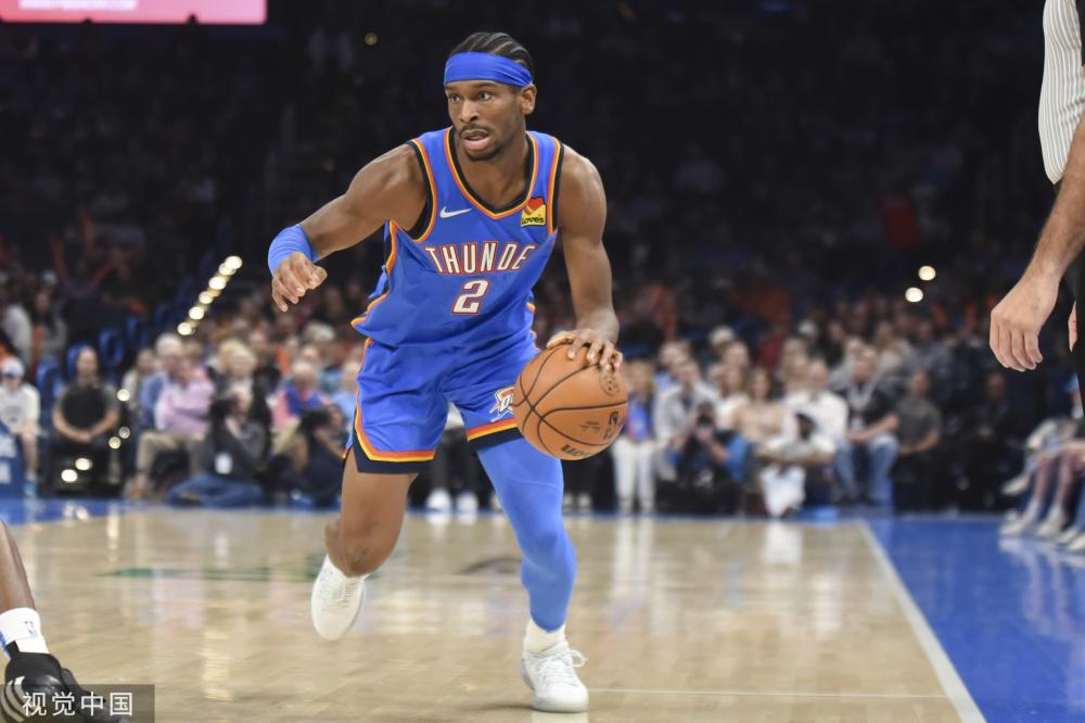 抵达米兰，和小炭火们大合影，一年一度海外合影大赛哈哈，期待秀场亮相！.