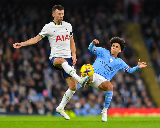 門紛紛競逐 門紛紛競逐